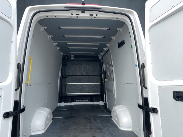VW - Crafter Kasten mittellang Hochdach 35 TDI FWD AHK PDC_13