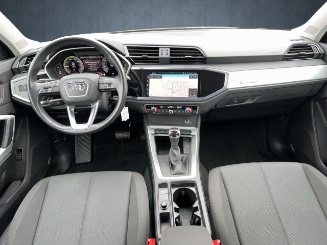 Audi - Q3 45 TFSIe S tronic AHK GRA NAVI PDC STANDKLIMA_12