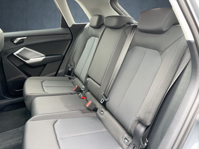 Audi - Q3 45 TFSIe S tronic AHK GRA NAVI PDC STANDKLIMA_13